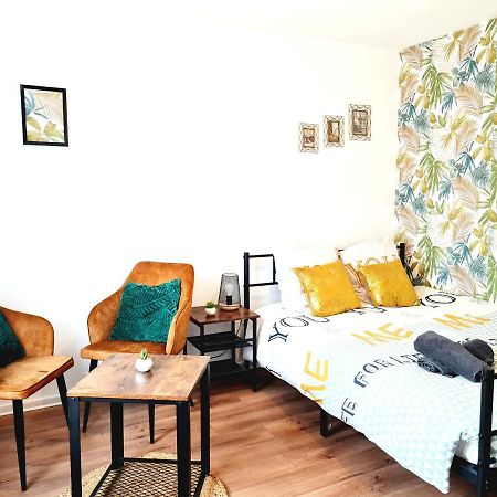 Апартаменты Le Petit Charmeur, Parking, Wifi, Gare Флер Экстерьер фото