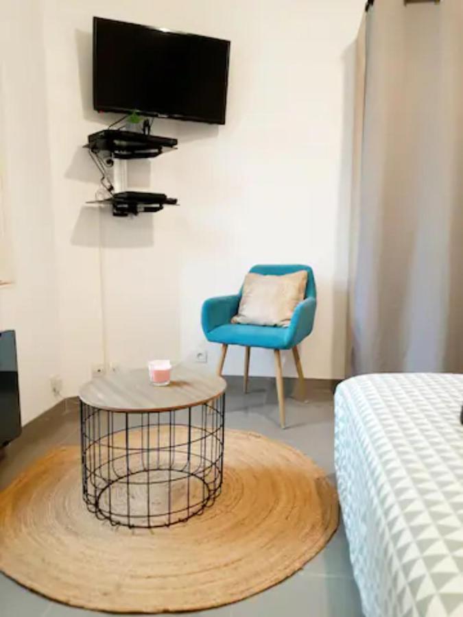 Апартаменты Le Petit Charmeur, Parking, Wifi, Gare Флер Экстерьер фото