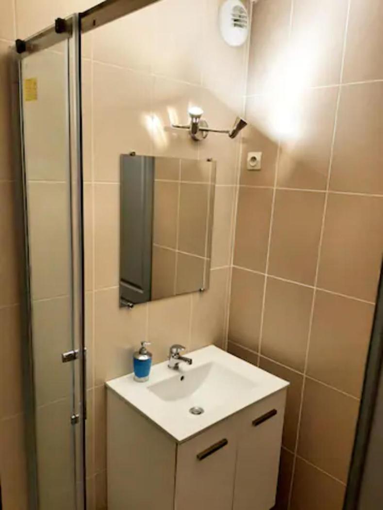 Апартаменты Le Petit Charmeur, Parking, Wifi, Gare Флер Экстерьер фото