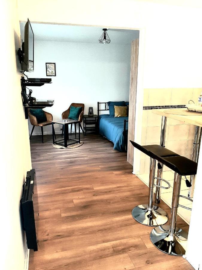 Апартаменты Le Petit Charmeur, Parking, Wifi, Gare Флер Экстерьер фото